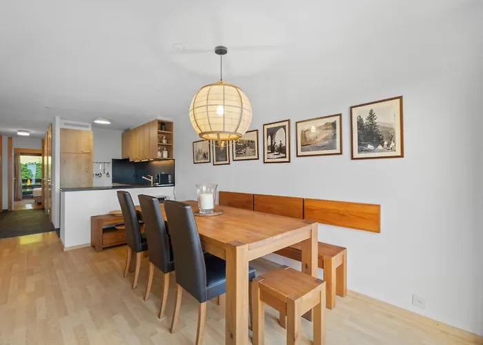 Lion 107 Sur La Place Du Village A Анзер