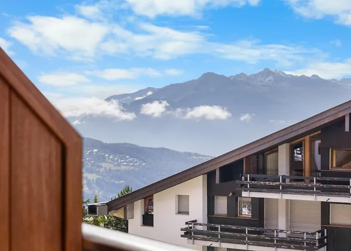 Lion 107 Sur La Place Du Village A